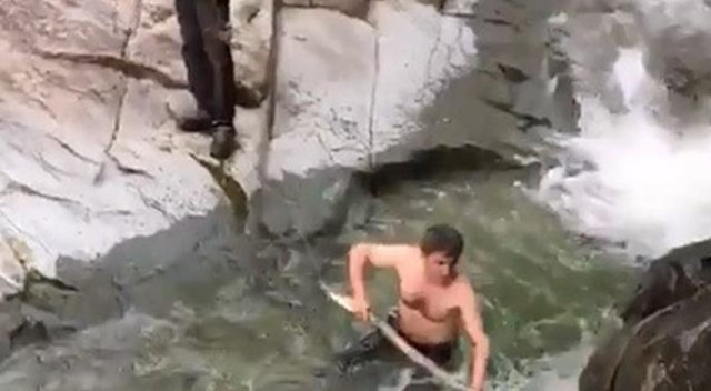 Balık tutmaya çalışırken boğuldu