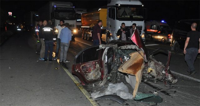 Bitlis&#039;te trafik kazası: 3 ölü 8 yaralı