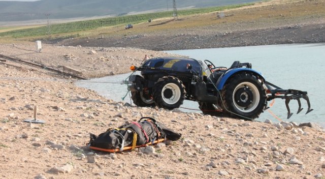 Elazığ&#039;da traktör baraja düştü: 1 ölü