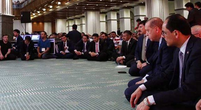 Erdoğan, Beştepe Millet Camiisi&#039;nde Kadir Gecesi programına katıldı