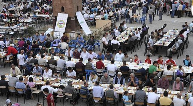 Eruh Belediyesinden 2 bin kişiye iftar