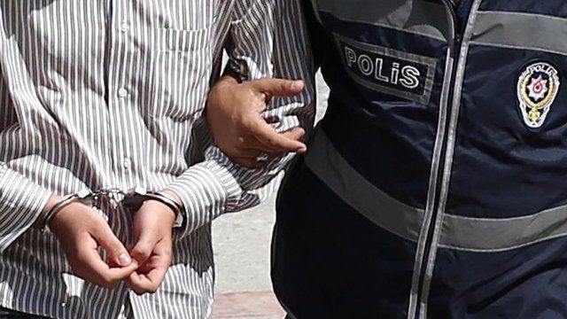 Eski Adalet Bakanlığı çalışanı FETÖ&#039;den tutuklandı