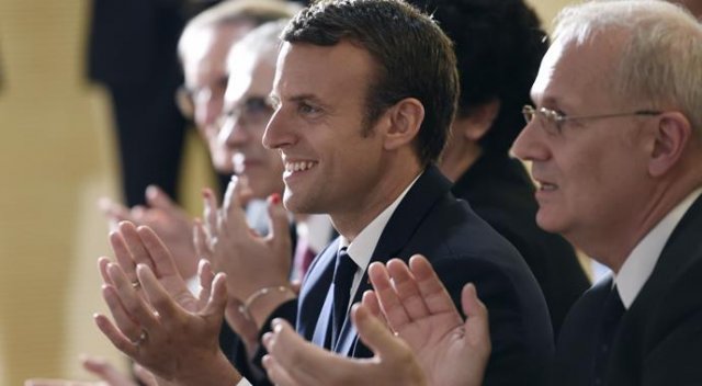 Fransa Cumhurbaşkanı Macron dünyaya dönen astronata espri yaptı