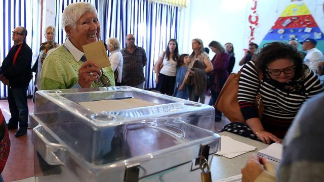 Fransa&#039;da seçime katılım oranı yüzde 40,75 oldu