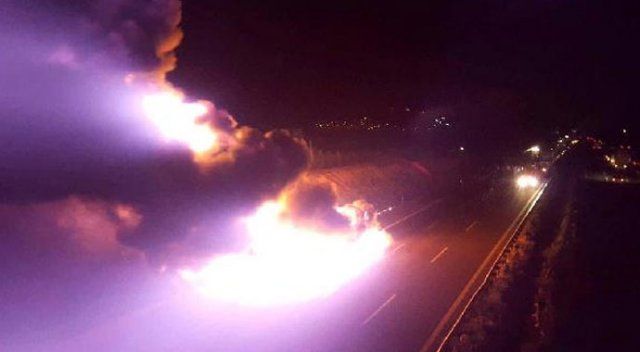 Gaziantep&#039;te amonyum nitrat yüklü tanker yandı!