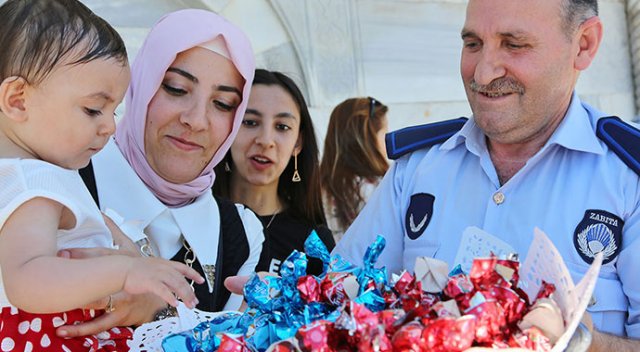 İBB Zabıta bayram sevincini 3 gün boyunca vatandaşlarla paylaştı