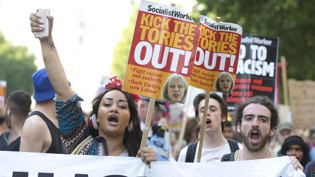 İngiltere&#039;de May karşıtı protesto