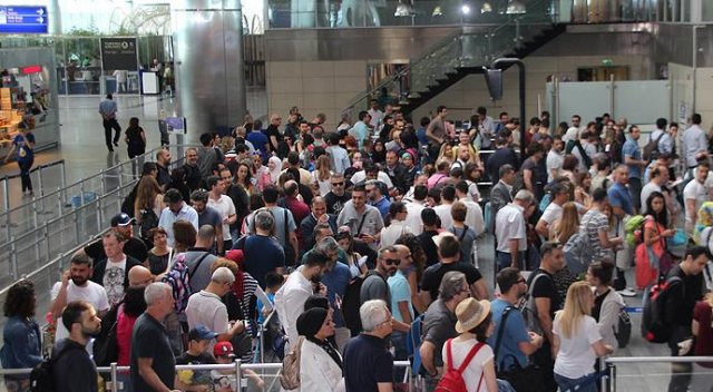 İstanbul havalimanlarını 2 ayda 16 milyon yolcu kullandı