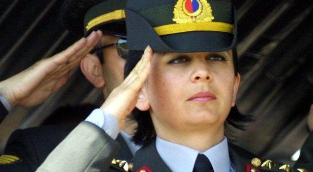 Jandarmanın ilk kadın komutanı Songül Yakut da düşen helikopterde şehit oldu