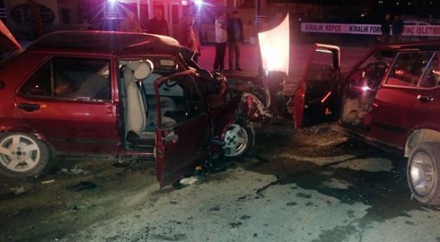 Konya&#039;da otomobiller çarpıştı: 2 ölü