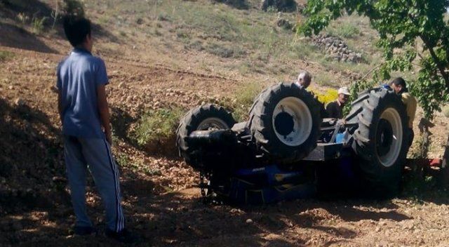 Malatya&#039;da traktör devrildi: 1 yaralı