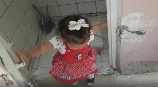 Tuvalette mahsur kalan 3 yaşındaki çocuğu itfaiye kurtardı