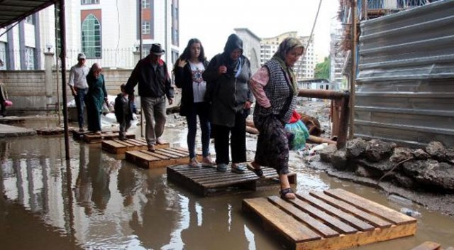 Zonguldak&#039;ta yağmur su baskınlarına neden oldu