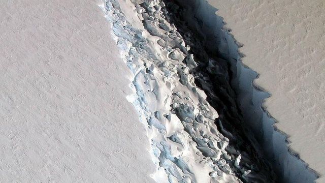 Antarktika&#039;dan trilyon tonluk buz dağı koptu