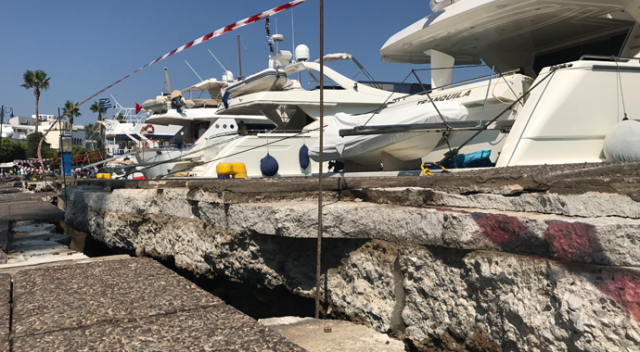 Depremin vurduğu adadaki Türklerin tahliyesi için gemi gönderildi