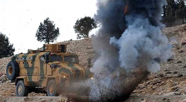 Diyarbakır&#039;da askeri aracın geçişi sırasında patlama