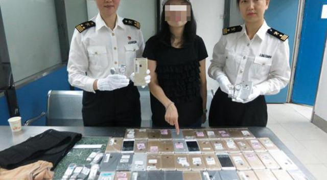 Kaçakçı kadın 102 iPhone ile yakalandı