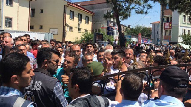 Sakarya&#039;daki vahşetin ardından yaklaşık 300 kişi adliyeye girmek istedi