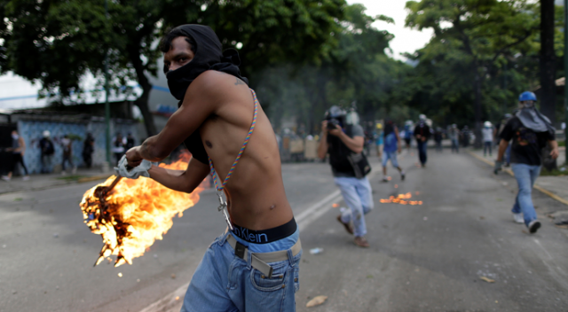 Venezuela&#039;da çatışmalar devam ediyor