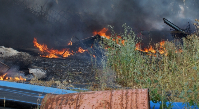 Ankara’da belediyenin hurda deposunda yangın