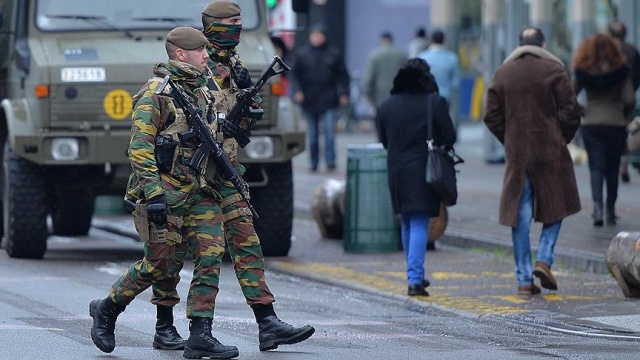 Belçika&#039;da askerler 2020&#039;ye kadar sokakta