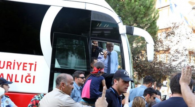 Cumhurbaşkanı Erdoğan &#039;Cesur&#039;u gördü, otobüsten indi