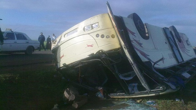 Güney Afrika&#039;da minibüs köprüden şarampole yuvarlandı: 18 ölü