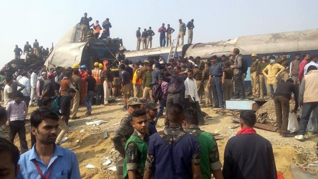 Hindistan&#039;da tren kazası: 23 ölü, 81 yaralı
