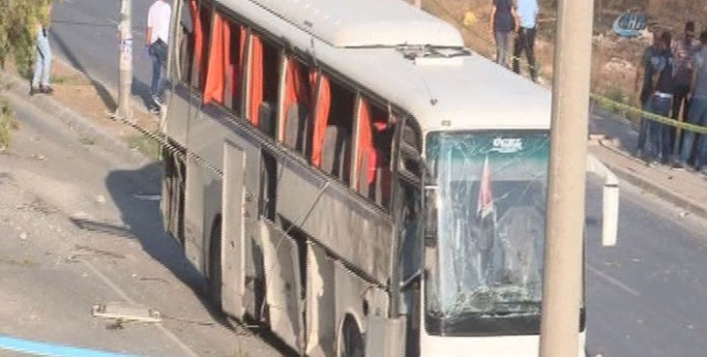 İzmir&#039;de cezaevi servis aracı geçişi sırasında patlama