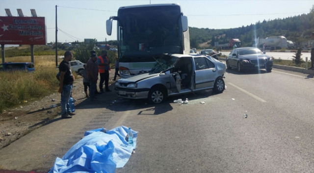 Manisa’da otomobil ile otobüs çarpıştı: 2 ölü