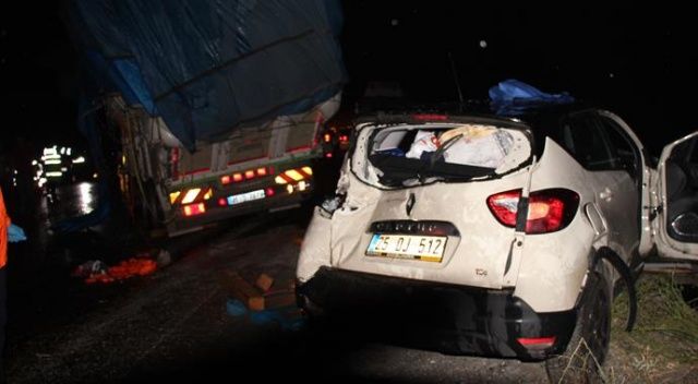 Sivas&#039;ta zincirleme trafik kazası: 2 ölü, 7 yaralı...