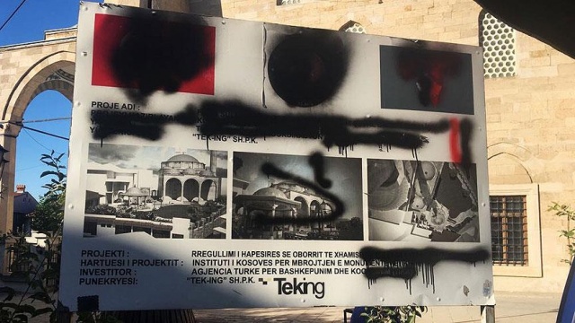 TİKA&#039;nın restore ettiği Priştine’deki iki camiye saldırı düzenlendi