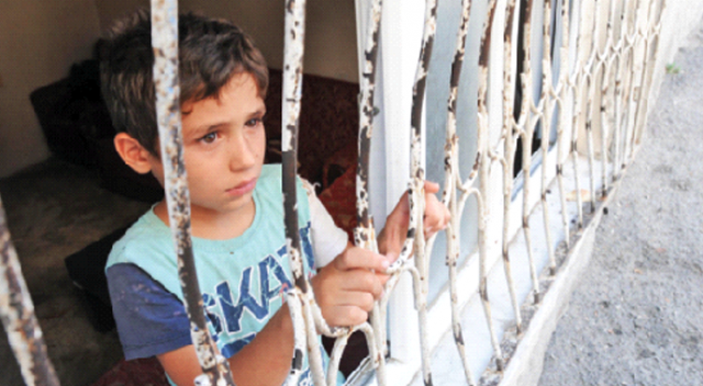Aç bırakılan Suriyeli çocuklara devlet şefkati