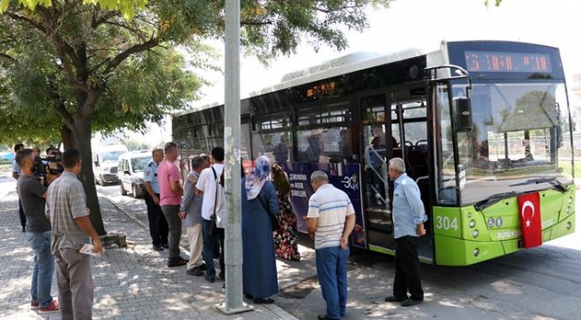 Adana&#039;da halk otobüsüne parke taşı ile saldırdılar