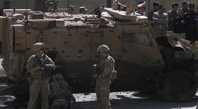 Afganistan&#039;da NATO konvoyuna bombalı saldırı