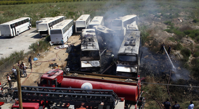 Antalya’da 4 otobüs alev alev yandı