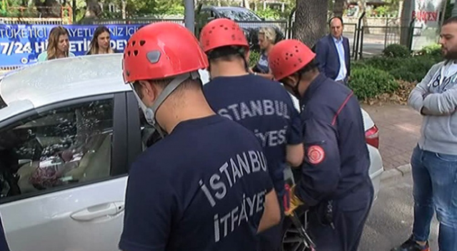 Bakırköy&#039;de biri bebek iki çocuk araçta mahsur kaldı