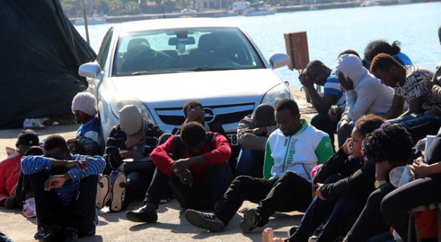 Foça&#039;da 40 kaçak göçmen yakalandı