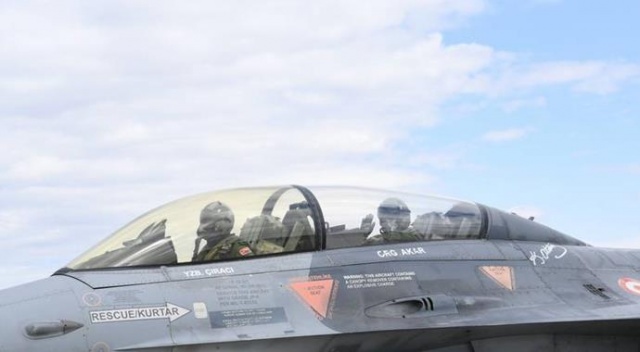 Genelkurmay Başkanı, Eskişehir&#039;de filoları denetlerken F-16 ile uçtu