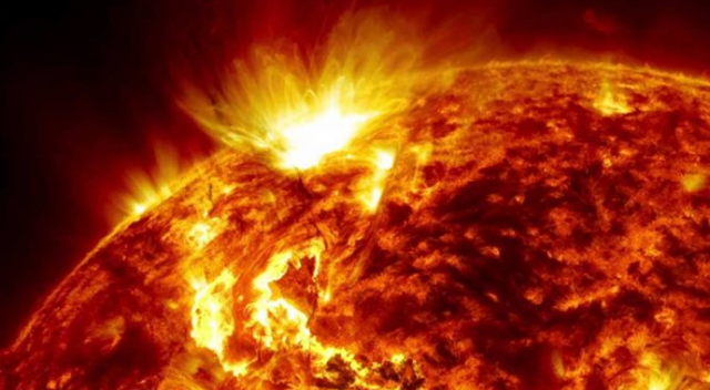 Güneş&#039;te 4 büyük patlama