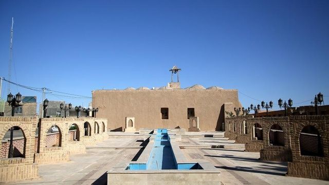 İran’da Tarihi Cacerm Camii ilginç mimarisiyle dikkati çekiyor