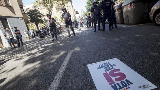 İspanyol hükûmeti Katalonya&#039;daki gerginliği düşürmeye çalışıyor