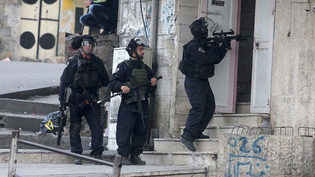 İsrail askerleri Batı Şeria&#039;da 3 Filistinliyi gözaltına aldı