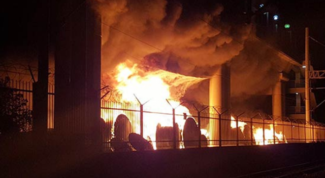 İzmir&#039;de metro istasyonu yakınında korkutan yangın