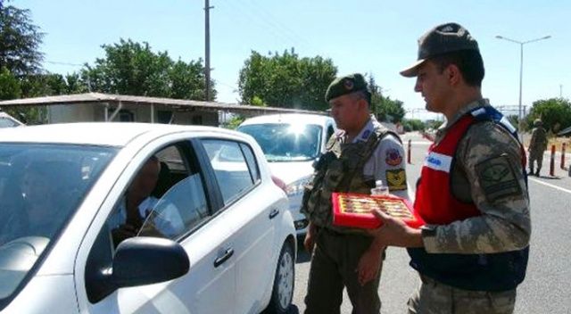 Jandarmanın çikolata ikram ettiği araçlardan 3 terörist çıktı