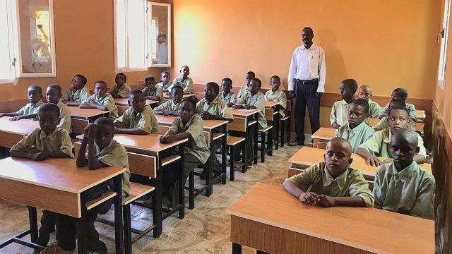 Sudan&#039;da &#039;gönüllü elçiler&#039;in onardığı okul örnek oluyor