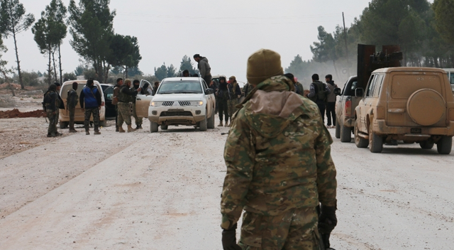 Suriye’de rejim güçleri Deyrizor’a girdi