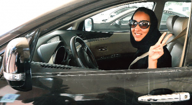 Suudi Arabistan&#039;da kadınlara araba sürme yasağı kaldırıldı