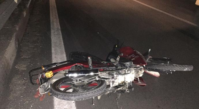 TIR motosiklete çarptı: 2 ölü