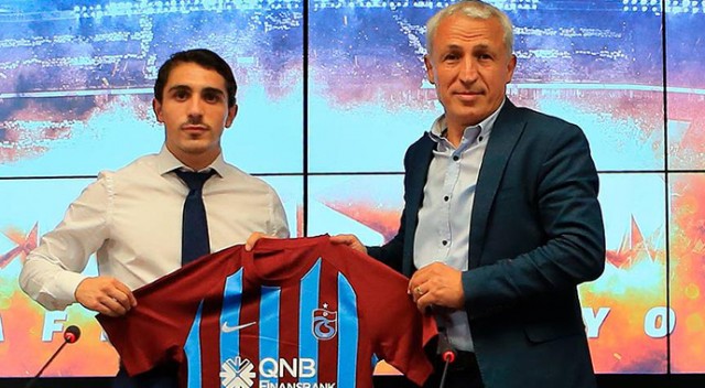 Trabzonspor yıldız oyuncuyla sözleşme yeniledi